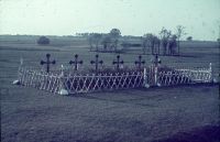 Cmentarz przy drodze - lata wojenne - fotografia ze...