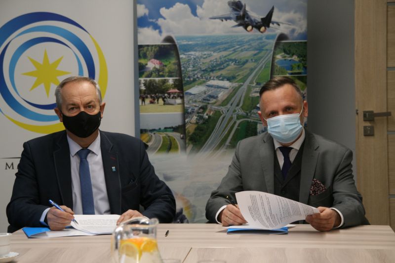 Uroczyste podpisanie porozumienia Wójta Gminy Mińsk Mazowiecki Antoni Janusz Piechoski z Burmistrzem Miasta Mińsk...