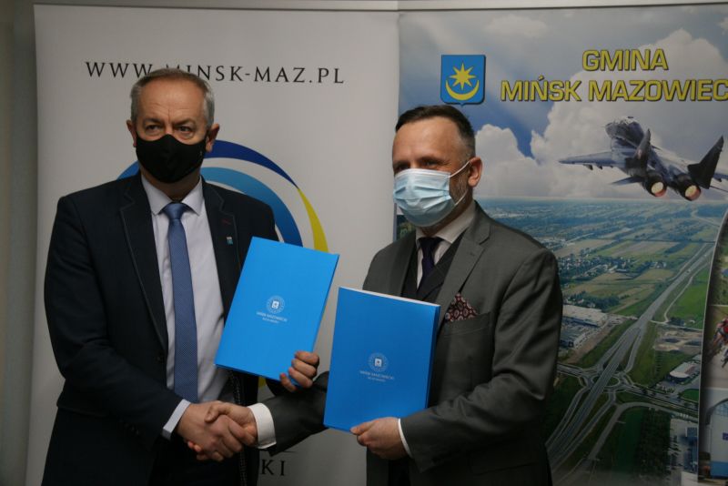 Uroczyste podpisanie porozumienia Wójta Gminy Mińsk Mazowiecki Antoni Janusz Piechoski z Burmistrzem Miasta Mińsk...