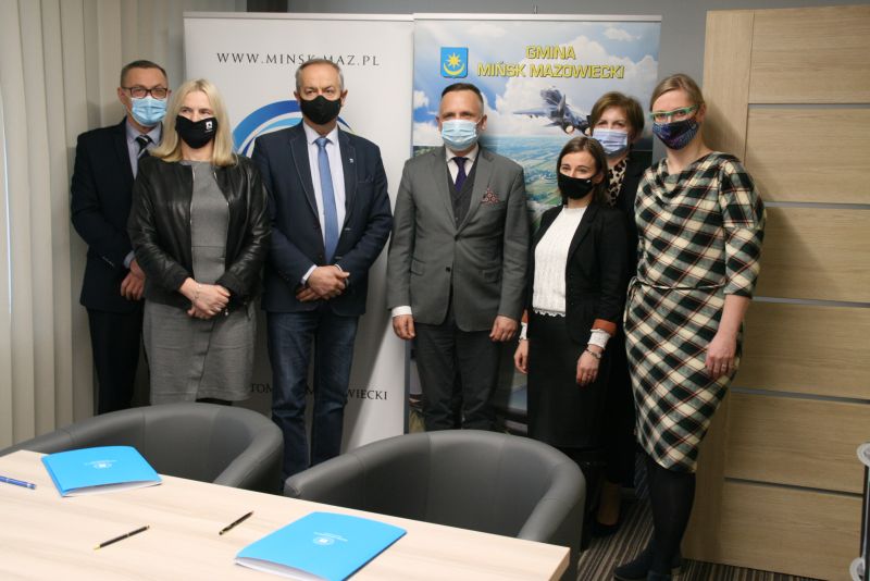 Uroczyste podpisanie porozumienia Wójta Gminy Mińsk Mazowiecki Antoni Janusz Piechoski z Burmistrzem Miasta Mińsk...