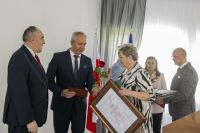Uhonorowanie Lidii Gniado dyplomem i medalem pamiątkowym Pro Masovia