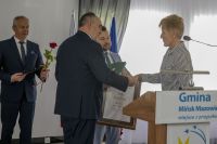 Uhonorowanie Marii Śluzek dyplomem i medalem pamiątkowym Pro Masovia