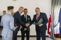 Dyplom i pamiątkowy medal Pro Masovia dla Gminy Mińsk Mazowiecki