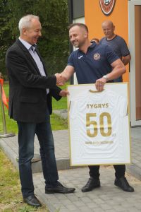 Otwarcie budynku szatni z magazynem na sprzęt sportowy w Hucie Mińskiej