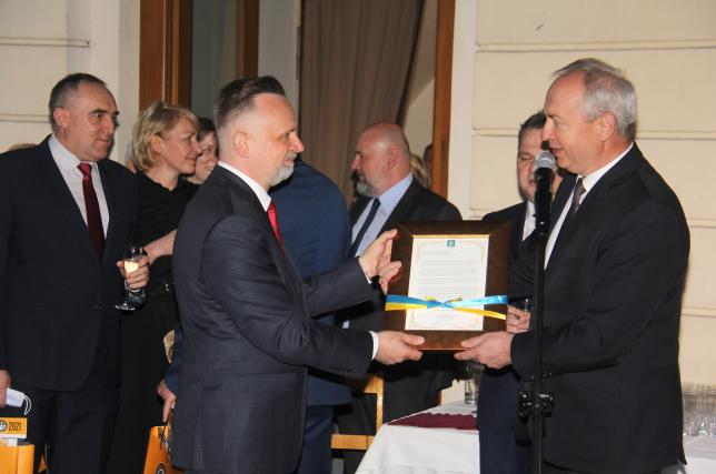 Wójt Gminy składa gratulacje Burmistrzowi Miasta
