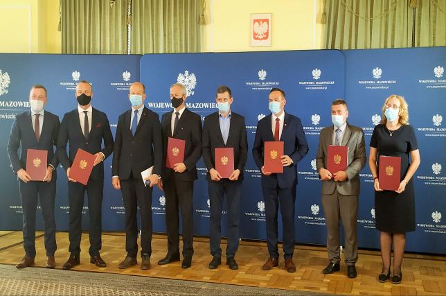 Zdjęcie z podpisania umowy na dofinansowanie