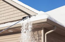 Obowiązek usuwania śniegu z dachów i odśnieżania chodników