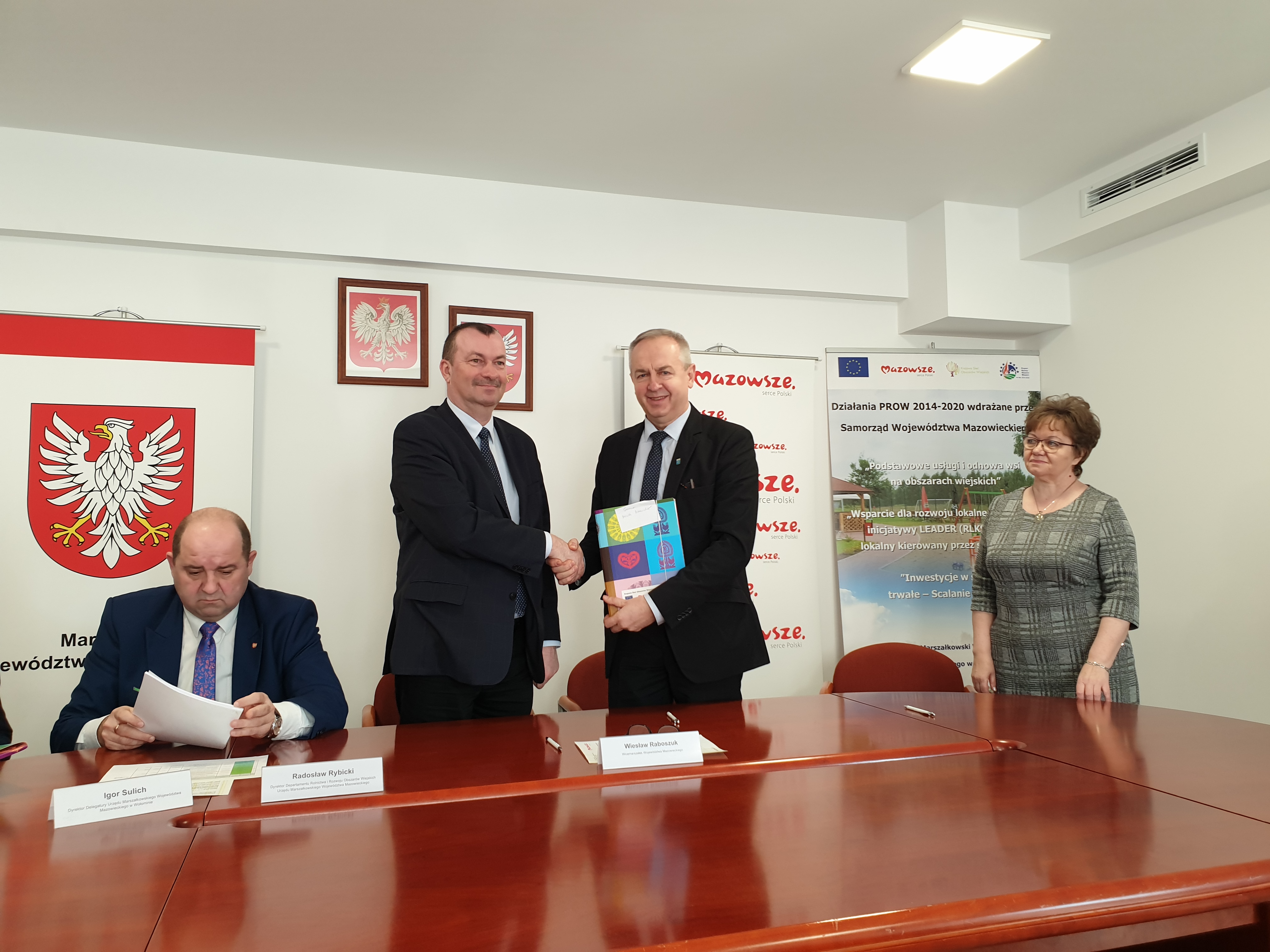 Zdjęcie wykonane na oficjalnym podpisaniu umowy